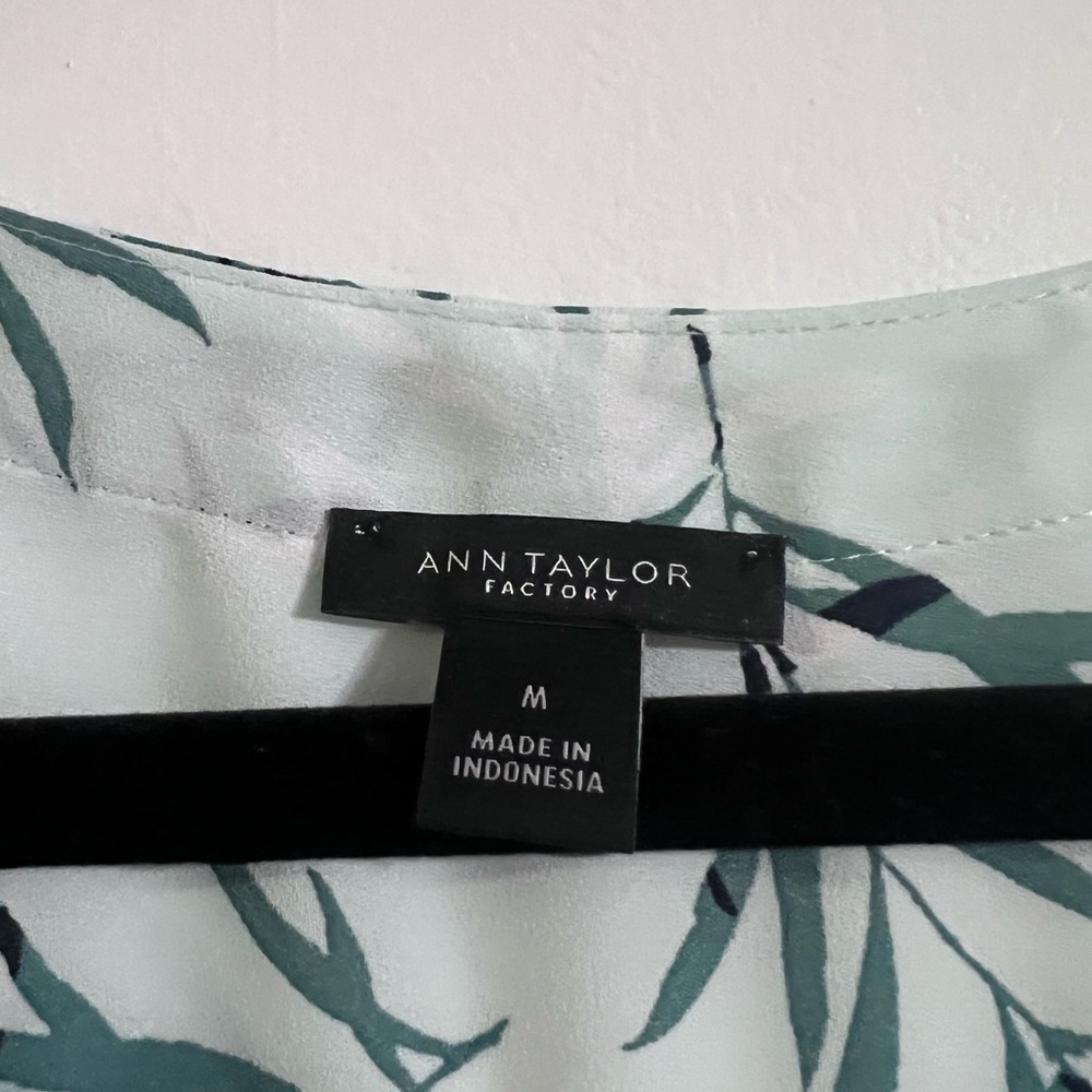 Ann Taylor Factory Top - Picture 3 of 3